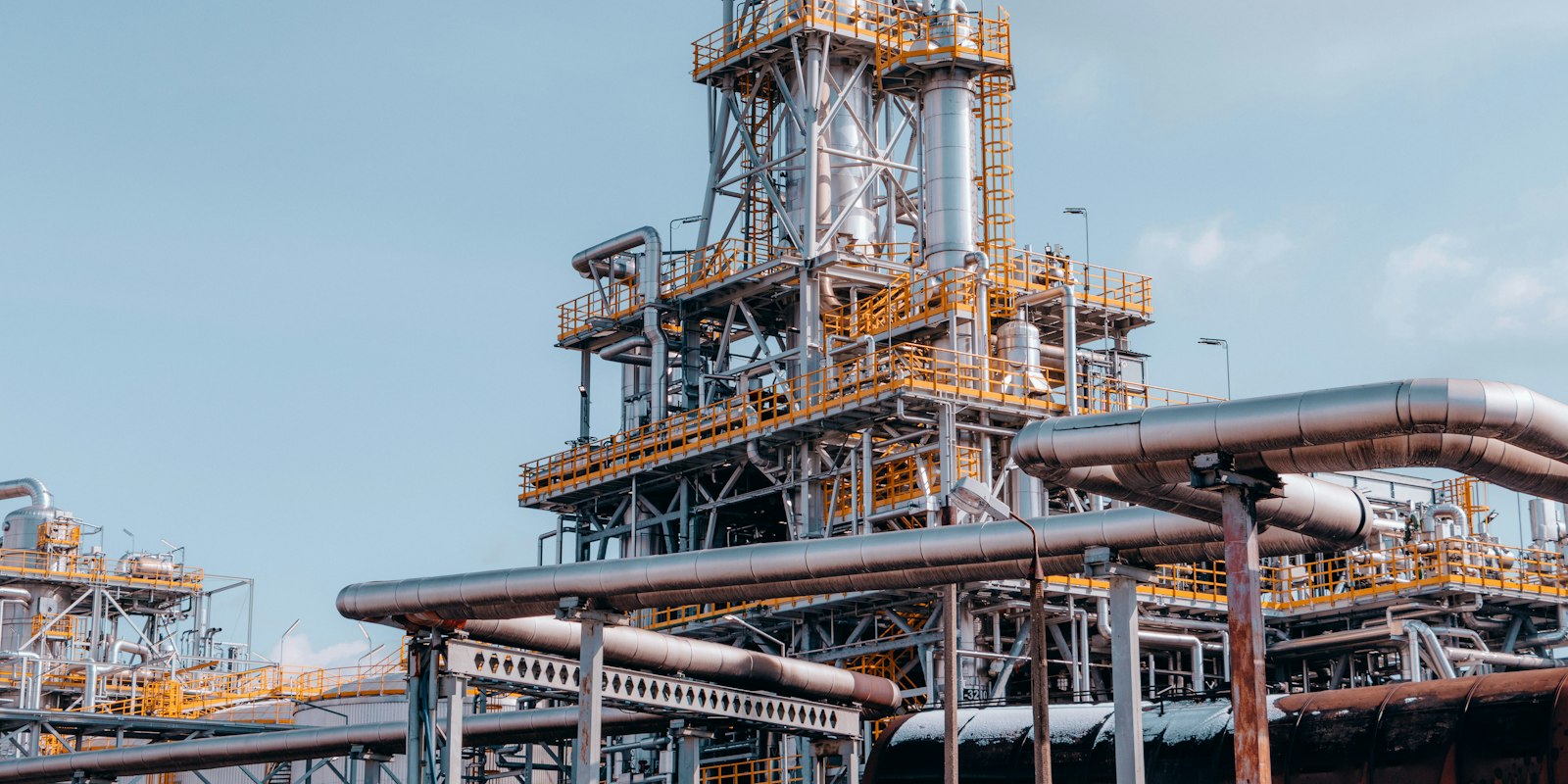 Oil refinery piping and process units